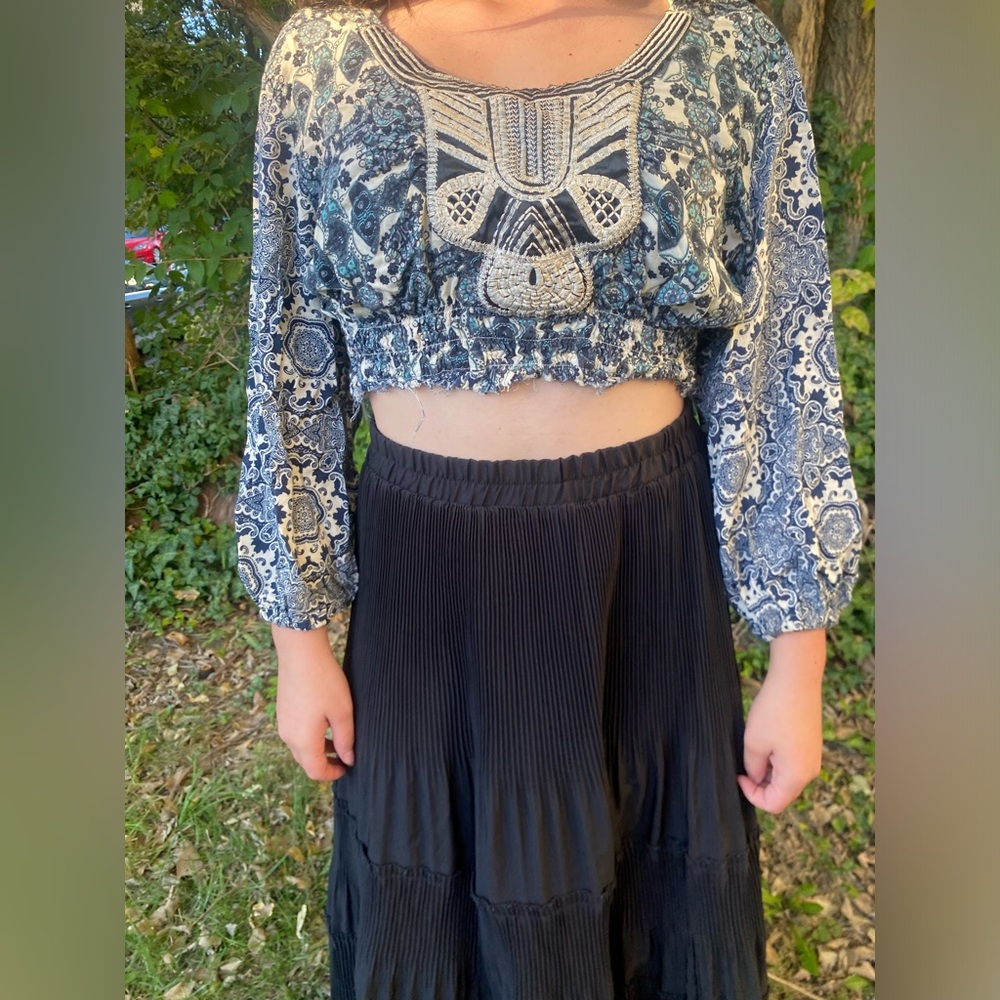Boho paisley crop top, smocked waist, long sleeve, blue/cream print SZ. S